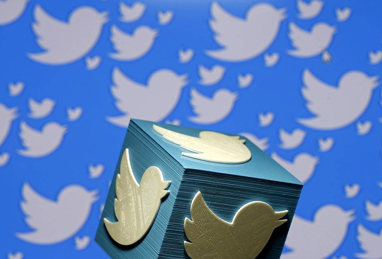 Weaker Revenue Forecast Sinks Twitter Shares